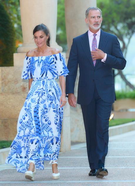 Imagen - La reina Letizia con un vestido largo de Desigual. / LIMITED PICTURES