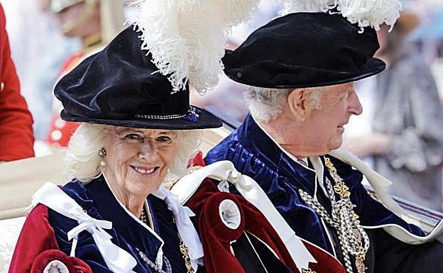 La reina Camilla ha cumplido con su papel en el difícil año que ha seguido al fallecimiento de la reina Isabel II, con un aumento de la presencia pública de los nuevos monarcas. 