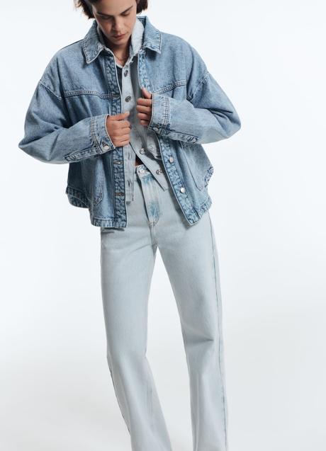 Imagen - Cazadora vaquera de manga larga de Zara. Foto: Zara.