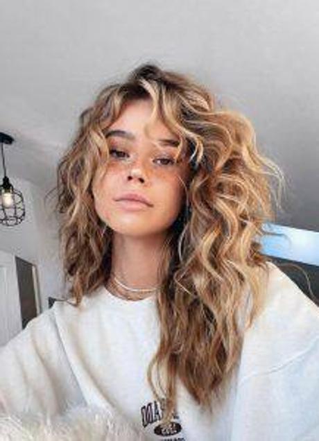 Imagen - Corte mariposa para pelo rizado en cada ovalada