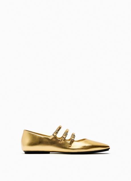 Imagen - Zapatos dorados de Zara (25,99 euros)