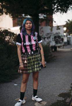 Imagen secundaria 2 - Algunos de los looks con camiseta de fútbol que hemos fichado.