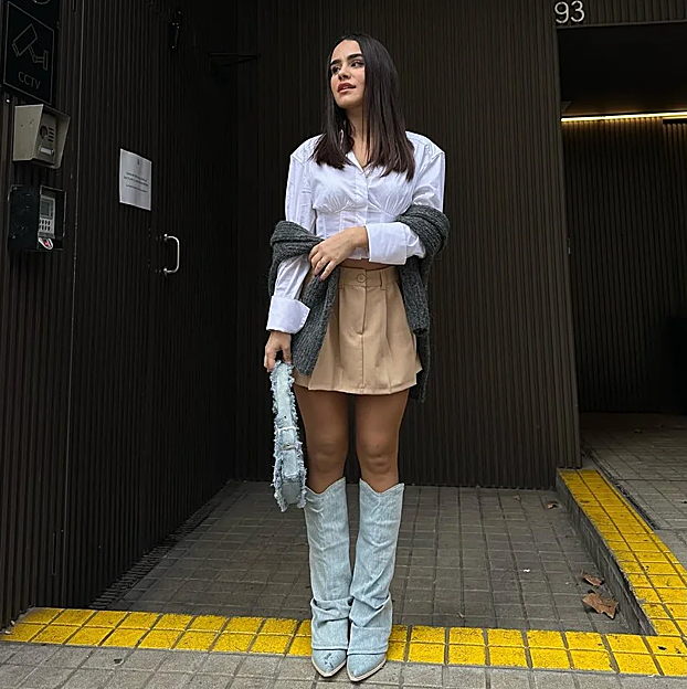 Imagen principal - Los looks con las botas de Bershka que arrasan en Instagram.