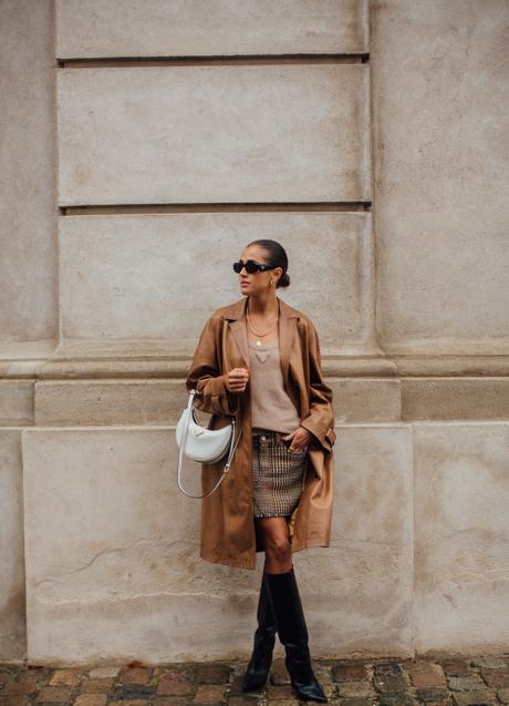 Imagen - Una mujer con botas en punta y tacón. Foto: Launchmetrics spotlight.