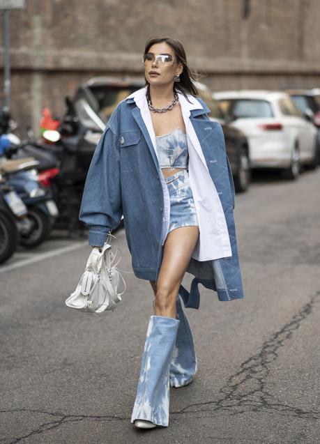 Imagen - Así llevan las botas denim en el street style. / SPOTLIGHT LAUCHMETRICS