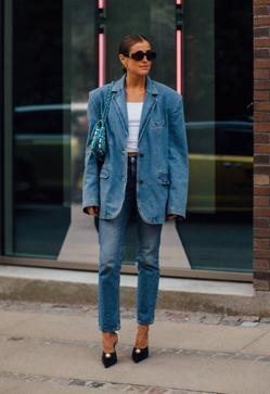 Imagen secundaria 2 - En la primera imagen, modelo desfile con prendas de la colección de Balmain para este otoño. Las otras dos, street style de la semana de la moda de Copenhague