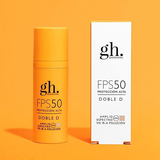 Protector solar con color FPS 50 Doble D de amplio espectro de la firma de farmacia Gema Herrerías.
