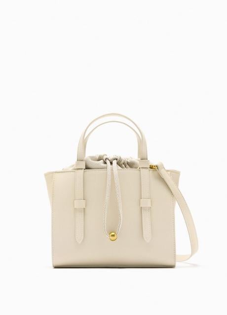 Imagen - Bolso mini de color blanco de Zara (25,99 euros)