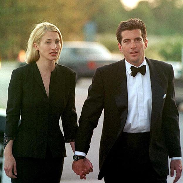 John John Kennedy y Carolyn Bessette. 