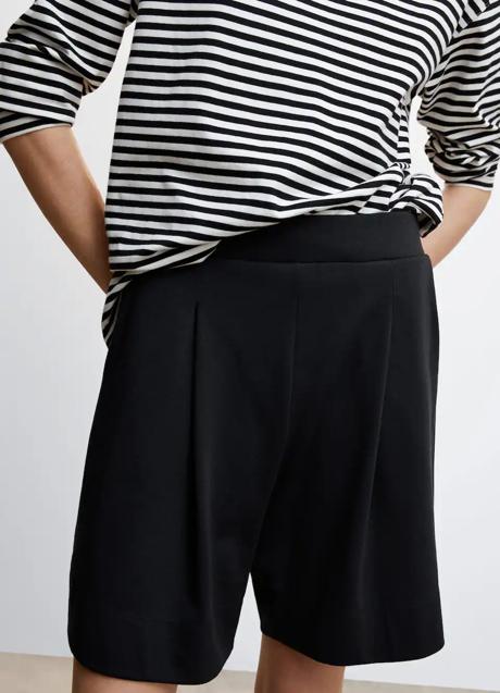 Imagen - Bermuda negra fluida de Mango, 15,99 euros.