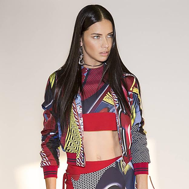 Adriana Lima con alisado brasileño