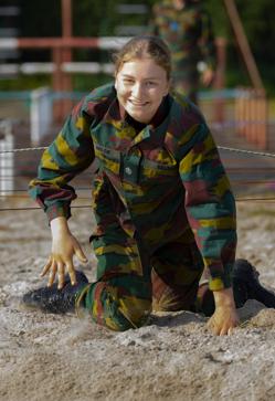 Imagen secundaria 2 - Elisabeth de Bélgica durante su formación militar.