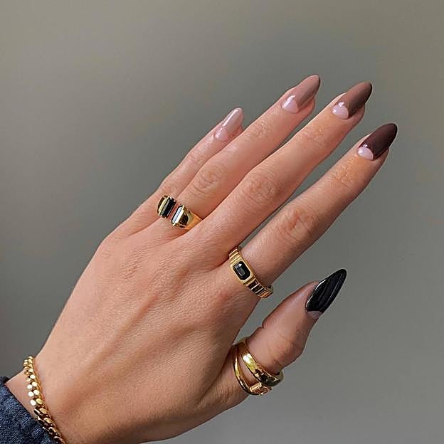 Manicura de uñas marrones en forma de media luna