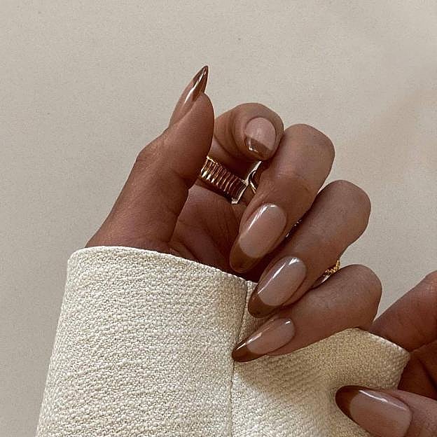 Manicura francesa color marrón