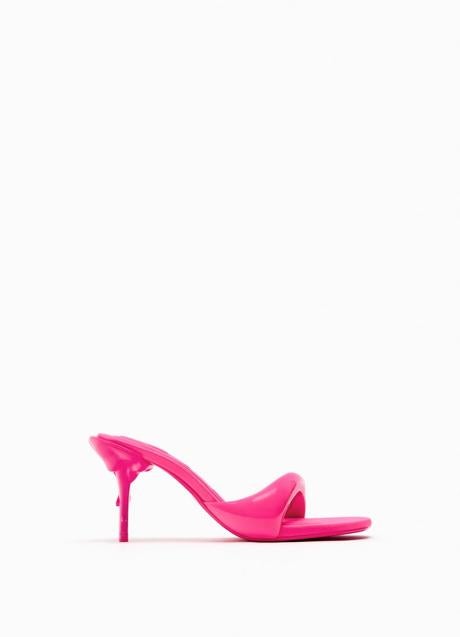 Imagen - Tacones en color fucsia de Zara. Foto: Zara.