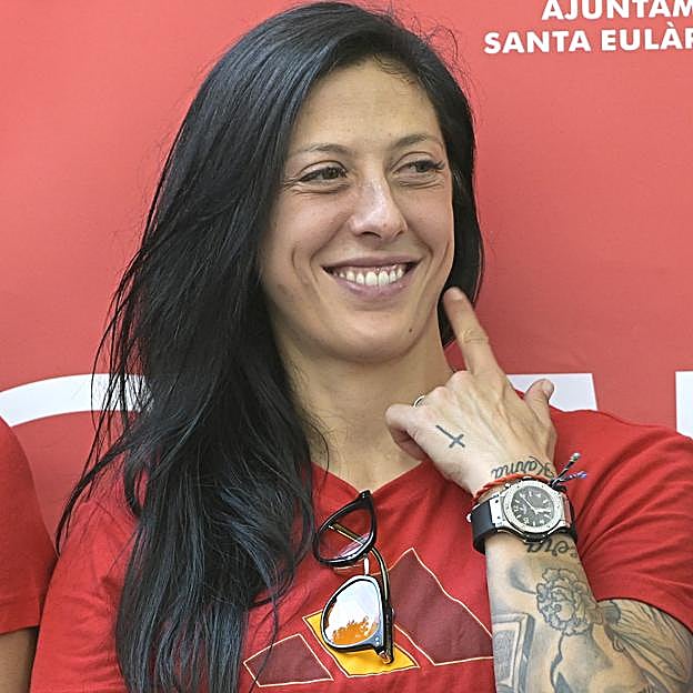 Jenni Hermoso niega el consentimiento del beso forzado en un comunicado oficial: «Las palabras de Luis Rubiales son categóricamente falsas»