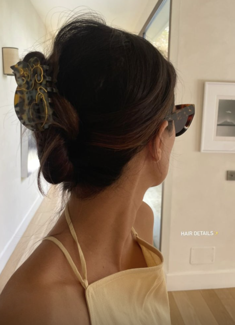 Imagen - Sassa de Osma con una pinza para el pelo con forma d gato. Foto: @sassadeo