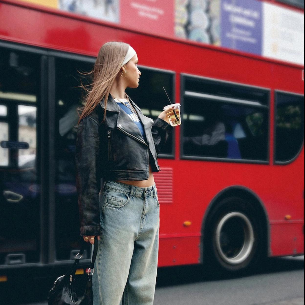 Chaquetas, vestidos y bolsos de la nueva colección de Stradivarius, que darán un giro a tu armario de otoño. 