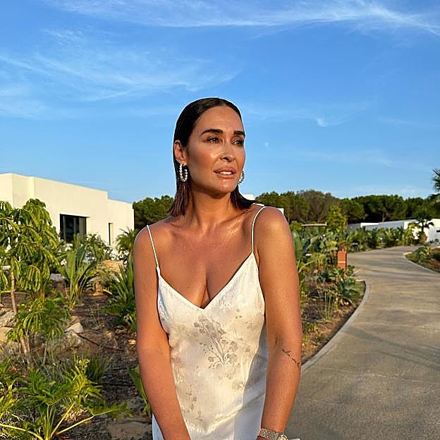 Vicky Martín Berrocal se viste de novia con el vestido lencero que puedes conseguir en Zara por menos de 40 euros