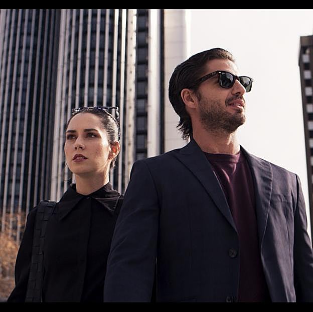 Ximena Romo y Maxi Iglesias en una imagen de la serie Los artistas: primeros trazos.