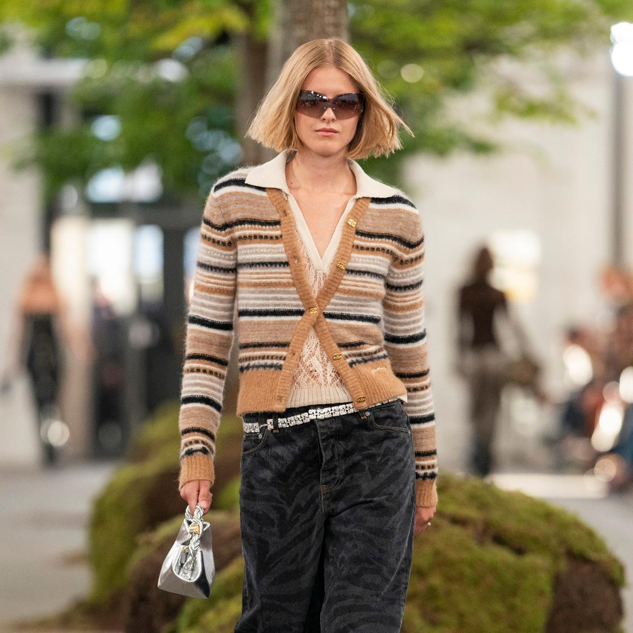 Estos son los cárdigans más suaves que las más elegantes llevan en septiembre porque quedan genial. 