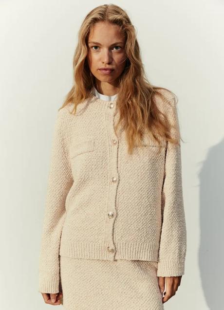 Imagen - Cárdigan en punto brillante con textura de H&M, 39,99 euros.
