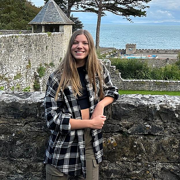 La infanta Sofía ya está en Gales: las primeras fotos de su nueva vida frente al mar y sin sus padres y su hermana