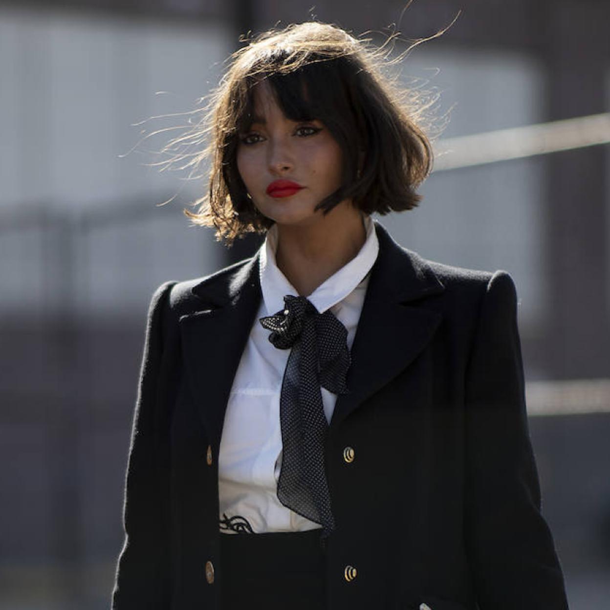 Influencer con corte bob con flequillo