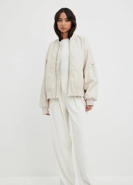 Imagen - Chaqueta bomber estilo oversized de Na-kd. Foto: Na-kd