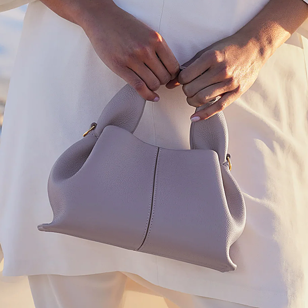 Un bolso de Polène.