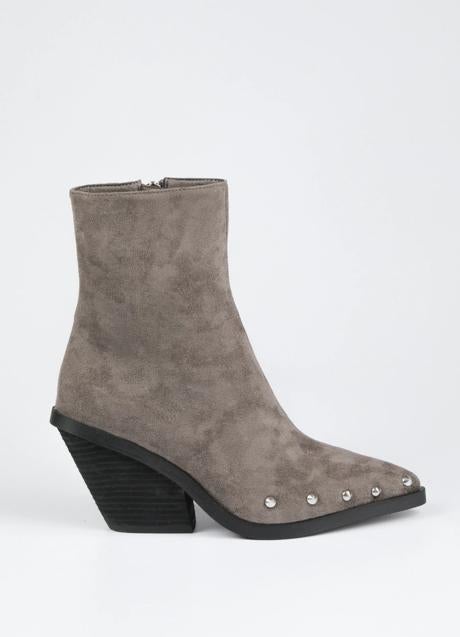 Imagen - Botines con tachuelas de MIM Shoes, 37 euros.