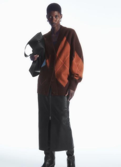 Imagen - Cárdigan estampado de lana de COS, 125 euros.