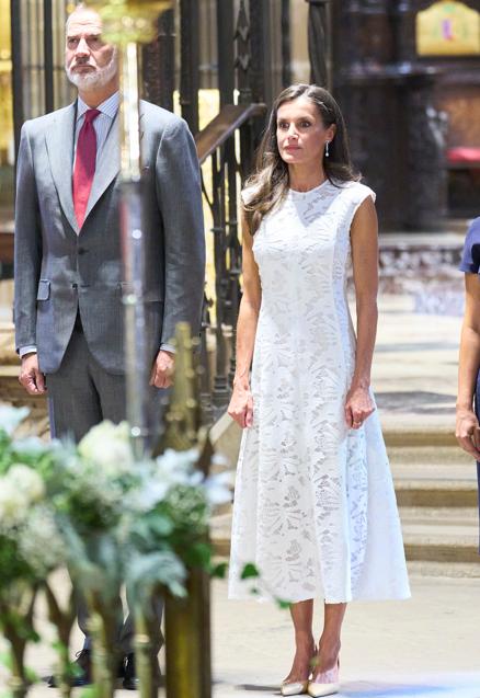 Imagen - LA reina Letizia en Pamplona con el vestido de Sfera. / LIMITED PICTURES