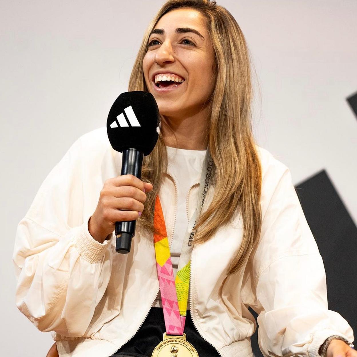 Olga Carmona acude al programa de Pablo Motos, un día después de que Luis Rubiales anunciara su dimisión en el programa de Piers Morgan. 