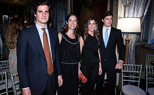 Los duques de Huéscar y los condes de Osorno, en la presentación del libro «Luis Martínez de Irujo. Duque de Alba. El peso del nombre'. 