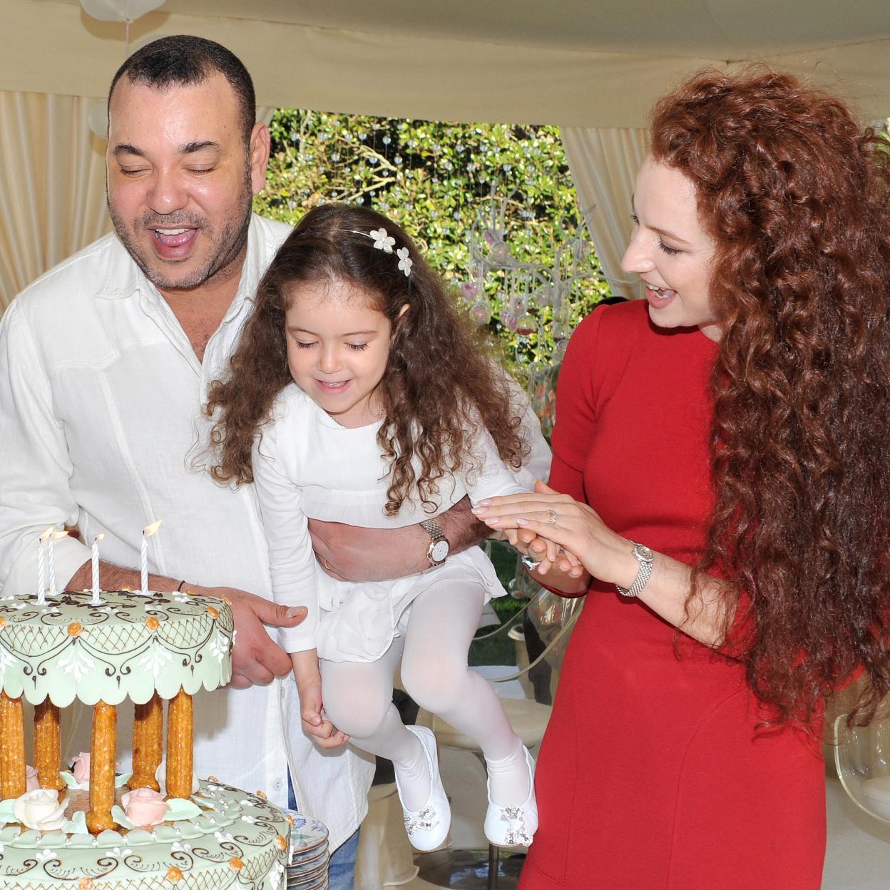 En la imagen, el rey Mohamed VI y su mujer, Lalla Salma, junto a la hija pequeña de ambos. Lalla Khadija.