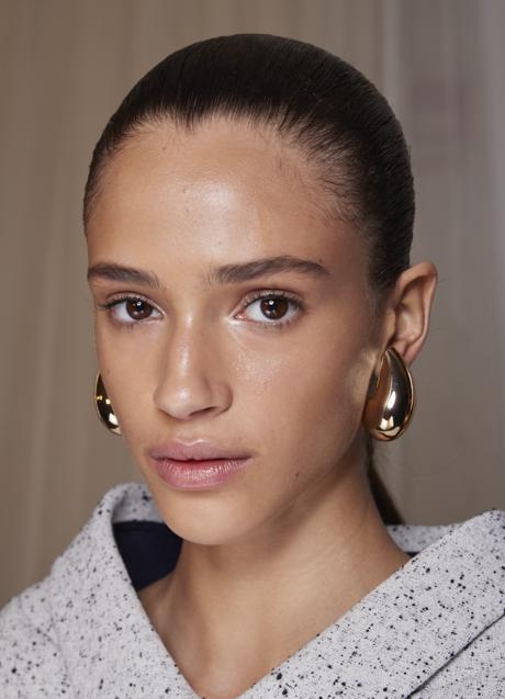 Imagen - Un maquillaje glow con luz. Foto: Launchmetrics spotlight.