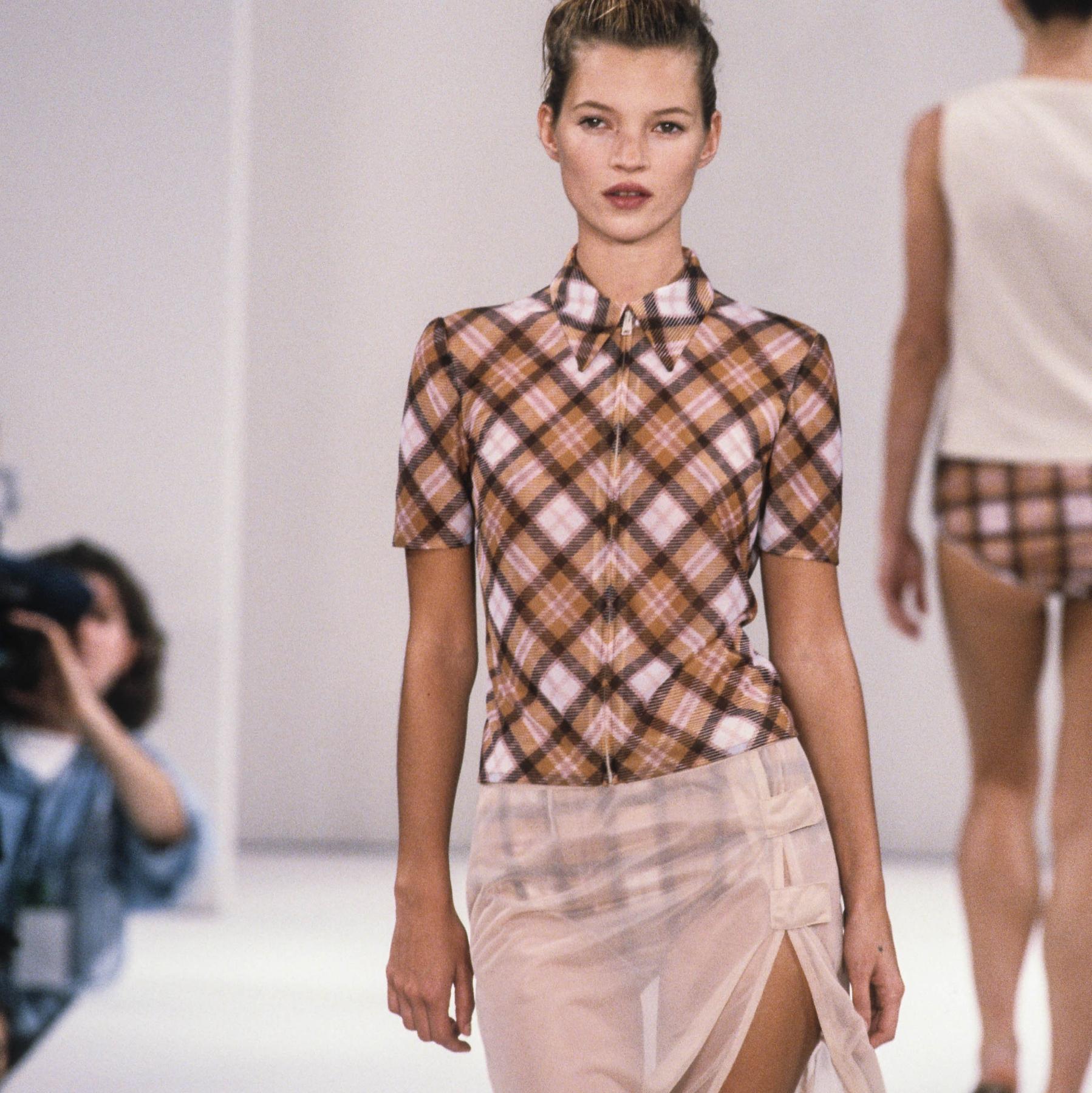 Miu Miu, la firma de lujo feminista que reinventó la sensualidad y lucha contra el edadismo