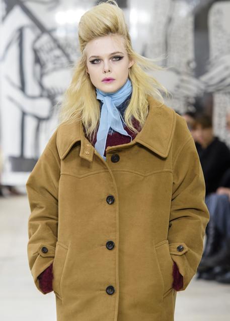 Imagen - Elle Fanning, desfilando para Miu Miu. Foto: Launchmetrics