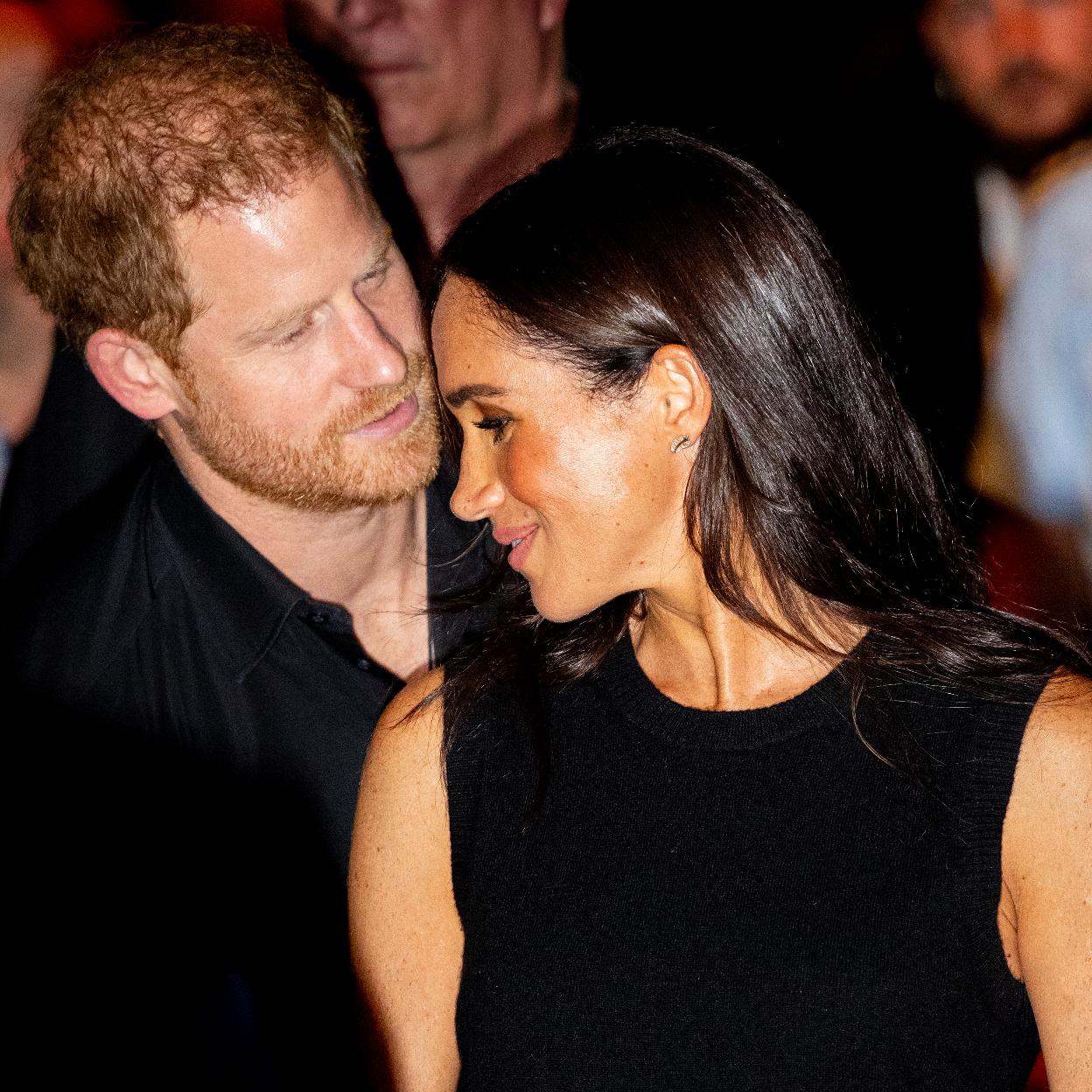 Meghan y Harry, los duques de Sussex, se mostraron más cariñosos que nunca en Düsseldorf (Alemania), donde se celebran los Juegos Invictus. 