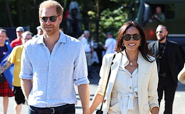 Los duques de Sussex, más sonrientes, cercanos y enamorados que nunca en Düsseldorf, donde se celebraron los Juegos Invictis 2023. 