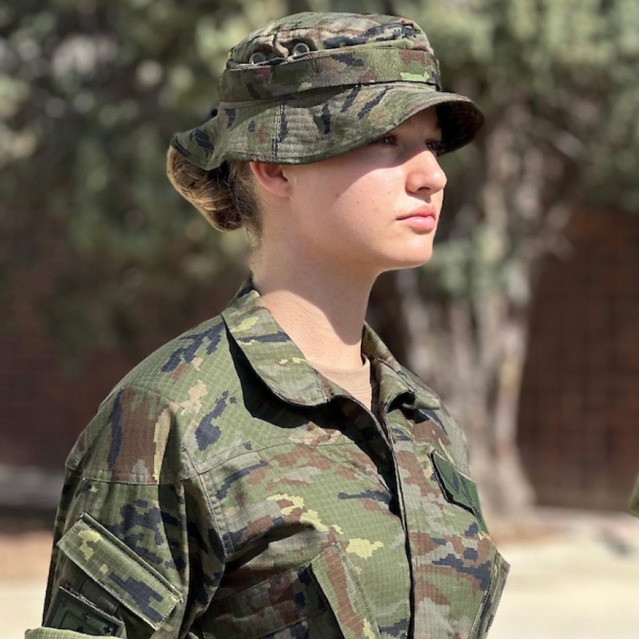 La princesa Leonor, vestida con el uniforme reglamentario. 