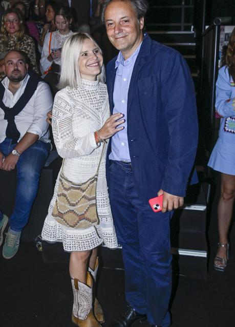 Imagen - Eugenia Martínez de Irujo junto a su pareja Narcis Rebollo en el desfile de Teresa Helbig. / GTRES