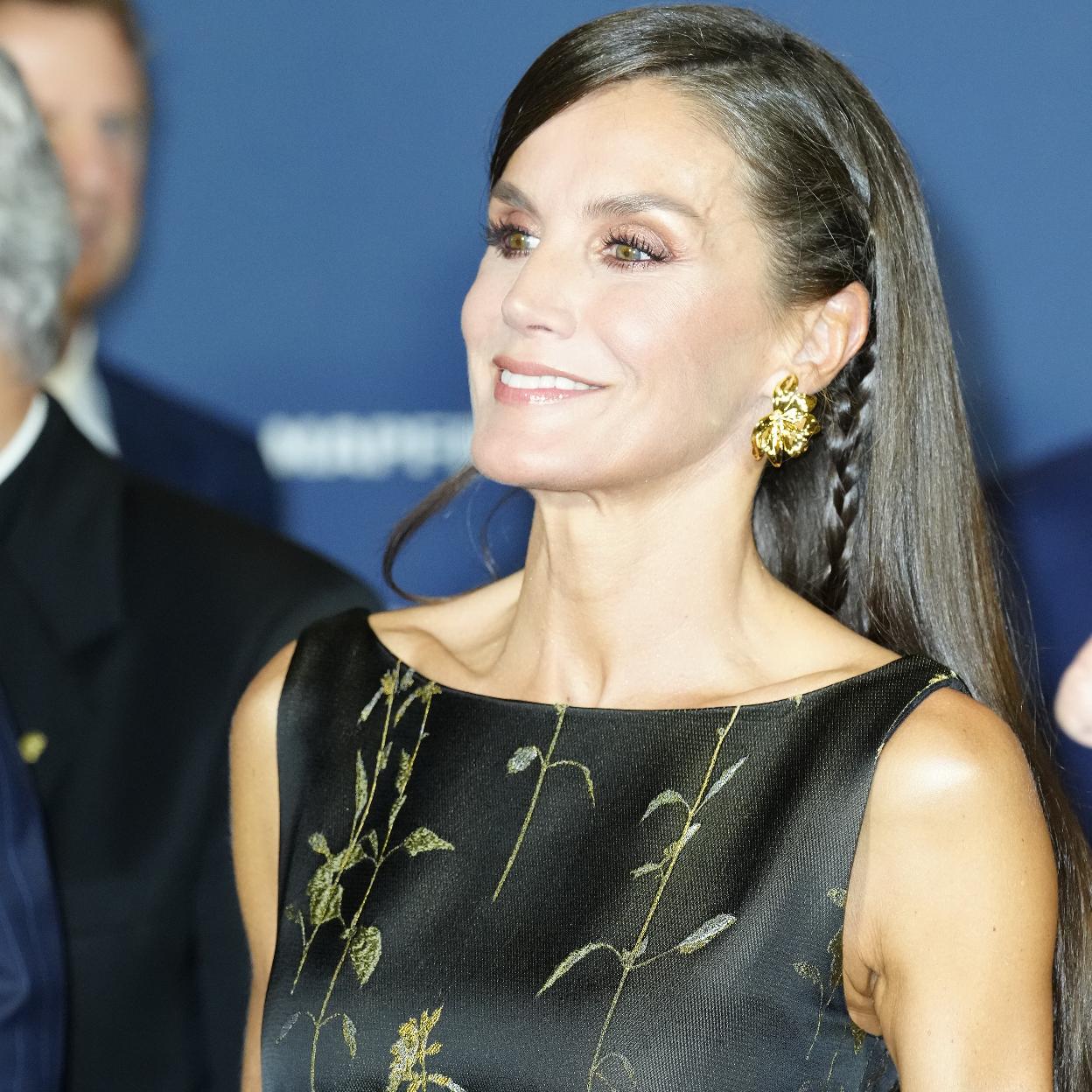 El peinado con trenza escondida de la reina Letizia.