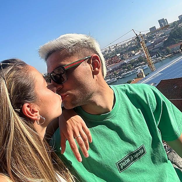 Athenea del Castilla con su novio gallego, Israel. 