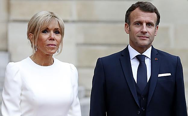 Emmanuel y Brigitte Macron recibieron por primera vez a los actuales monarcas británicos. 