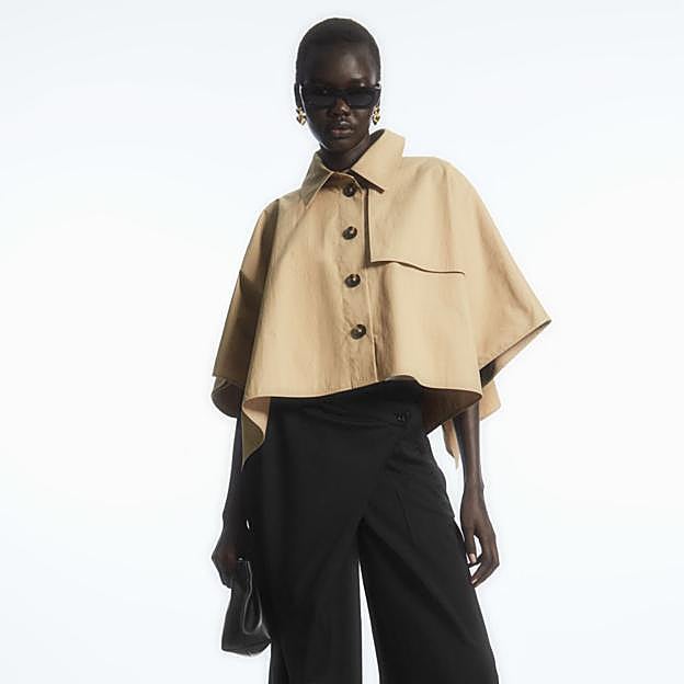 Así es la gabardina de Cos.