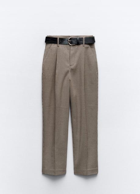Imagen - Pantalón marrón estampado con cinturón de Zara, 29,95 euros.
