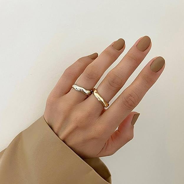 Uñas chai latte en acabado mate