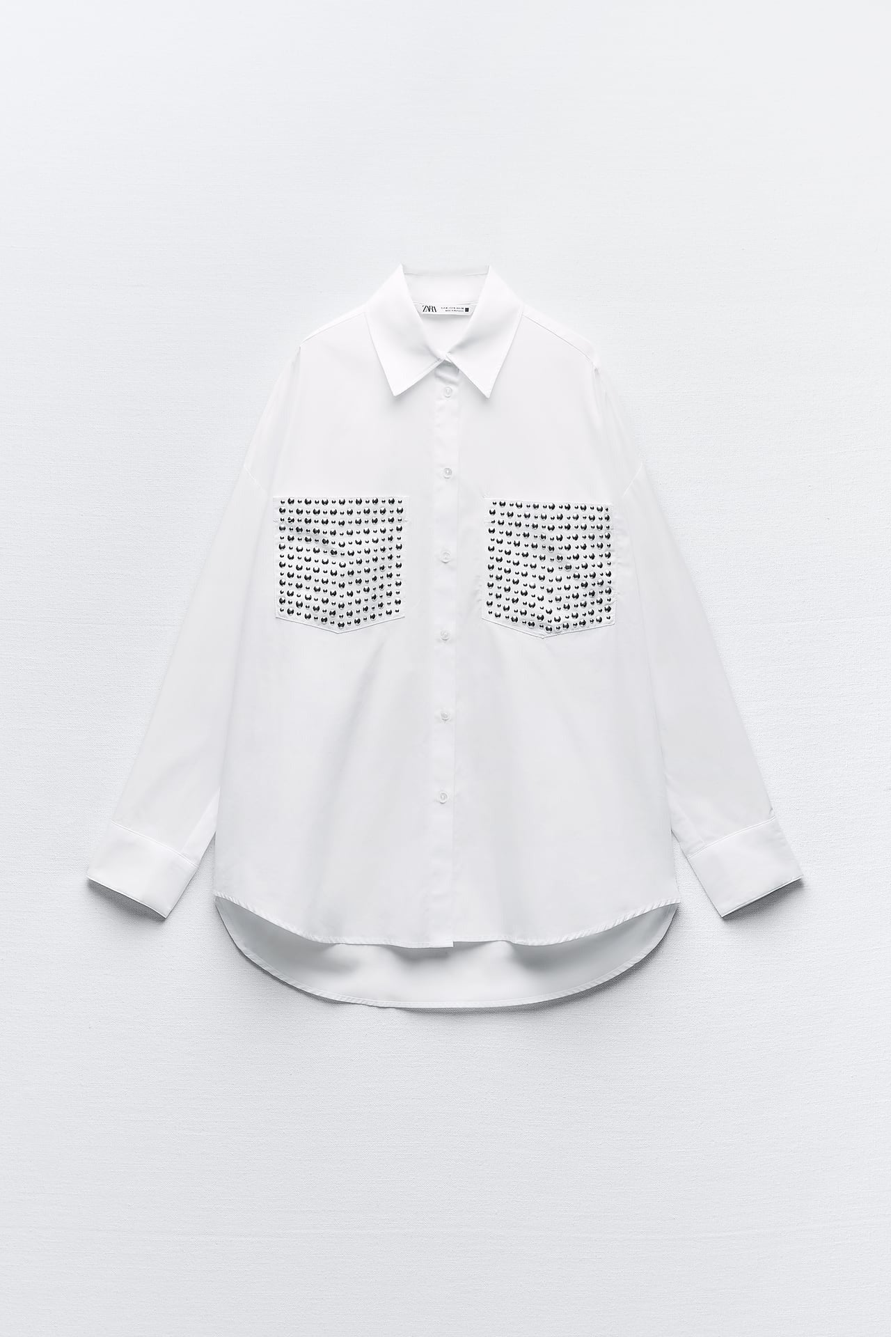 Imagen - Camisa con tachuelas de Zara, 27,95 euros.